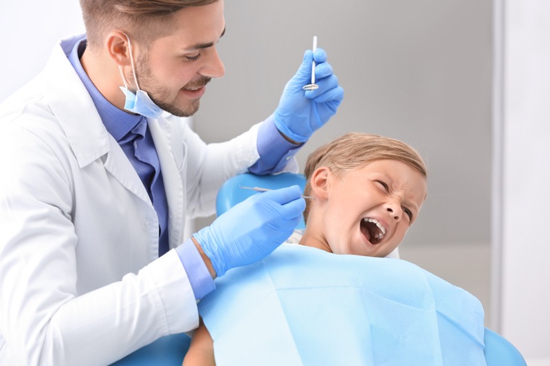 Cómo curar un flemón dental en niños