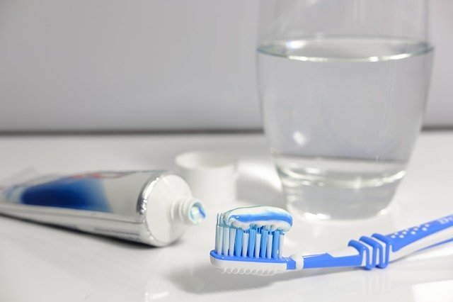 7 errores que cometes cuando te cepillas los dientes sin saberlo.