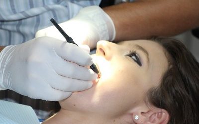 5 motivos por los que debes realizarte una limpieza en el dentista cada año.